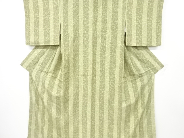 番傘に花模様小紋着物